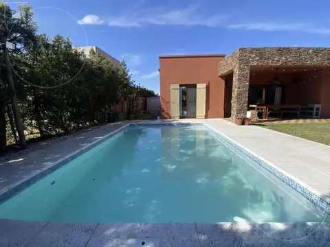 Casa 5 ambientes con 3 baños