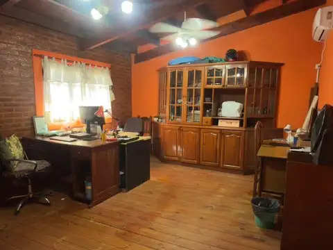 Casa 6 ambientes con 2 baños