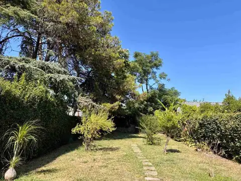 Venta casa de 3 AMB con gran parque en Pilar