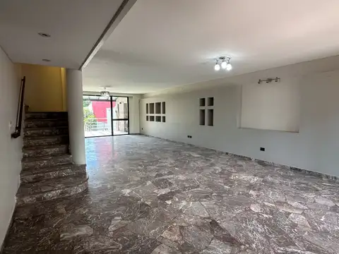 Casa 7 ambientes con 4 baños