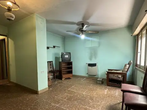 CASA SÓLIDA COMPUESTA CON 3 AMPLIAS UNID. S/ LOTE 8,66 X 28