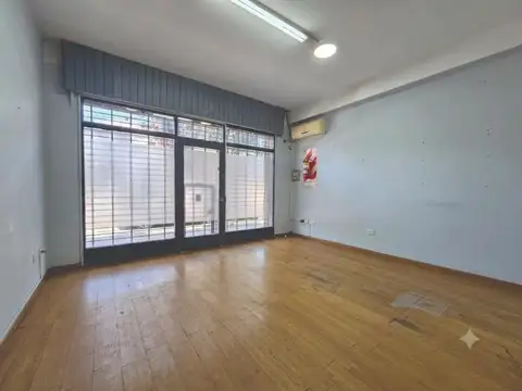 Casa con local en Av. Carrasco 400 CABA