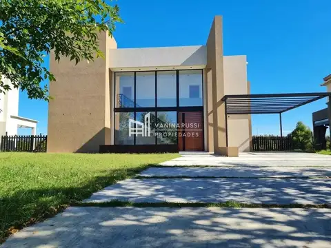 Casa 4 ambientes con 3 baños