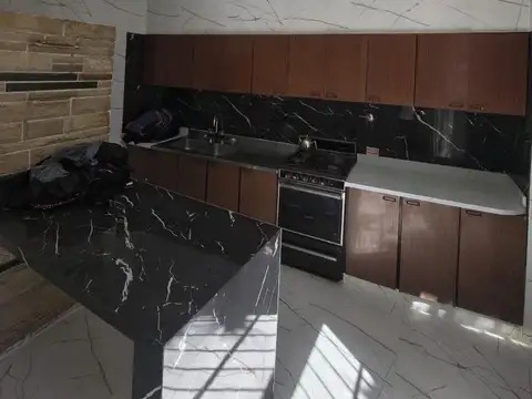 Depto Tipo Casa en Alquiler con 1 cocheras