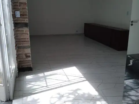Depto Tipo Casa en Alquiler con 1 cocheras