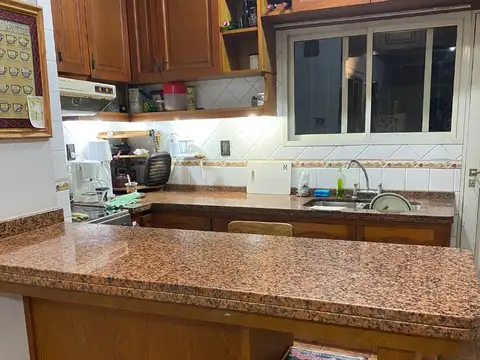 CHALET EN 2 PLANTAS - 3 DORMITORIOS - COCHERA DOBLE - JARDÍN Y QUINCHO