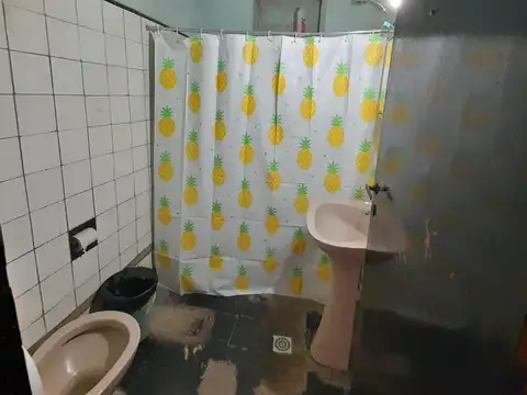 Casa 6 ambientes con 2 baños