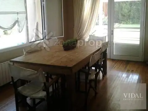 Casa 5 ambientes con 4 baños