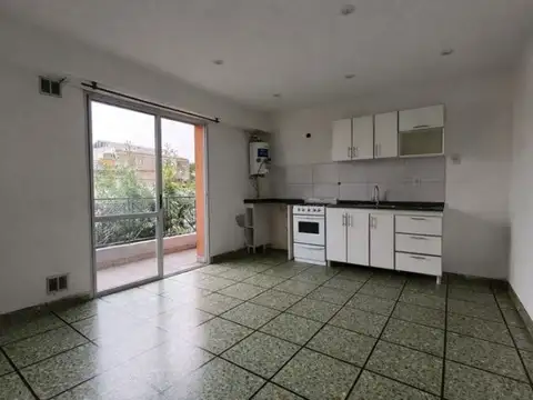 DEPARTAMENTO DE FRENTE CON BALCON CORRIDO