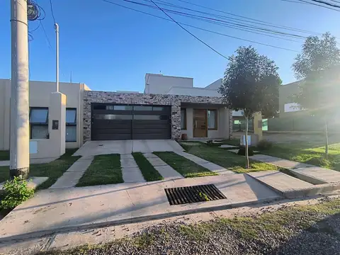 Casa en barrio Privado Pinar del Sol VI