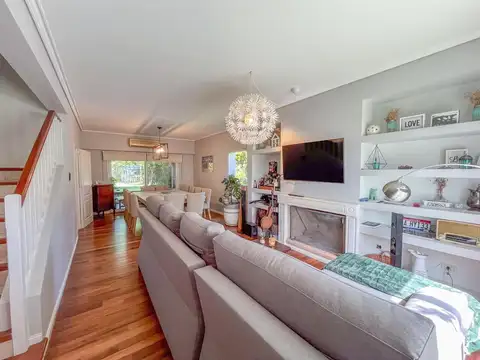 Casa 4 ambientes con 2 baños
