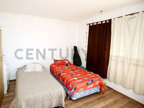 Casa en Alquiler con 2 cocheras