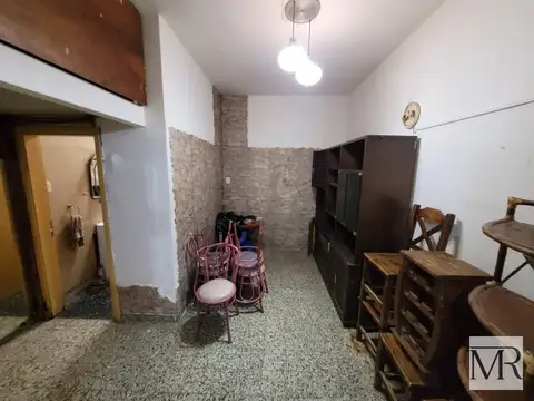 Casa 5 Ambientes con amplio fondo, excelente oportunidad.