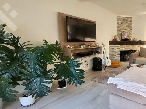 Venta casa 4 dormitorios- Centenario. Prov de Neuquen.-