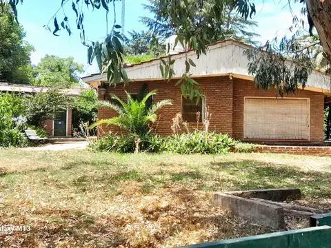 VENTA- CASA CON PARQUE EN LAGUNA CENTRO CHASCOMÚS