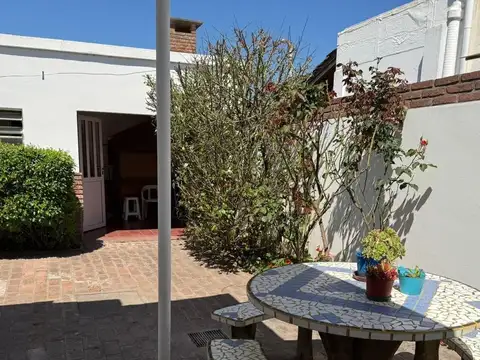 Yapeyu e/ Conesa y Viamonte