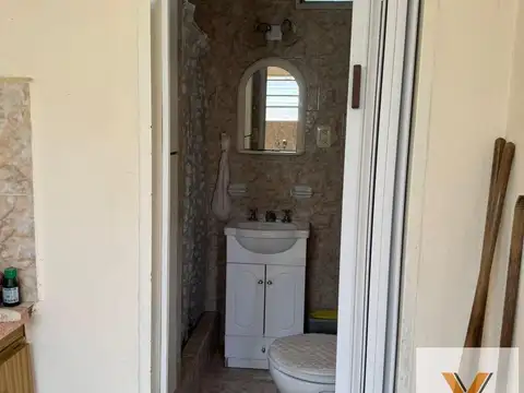 Casa 6 ambientes con 1 baño
