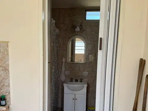 Casa 6 ambientes con 1 baño