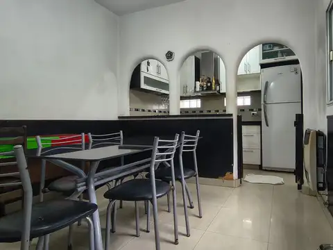 Depto Tipo Casa 4 ambientes con 2 baños