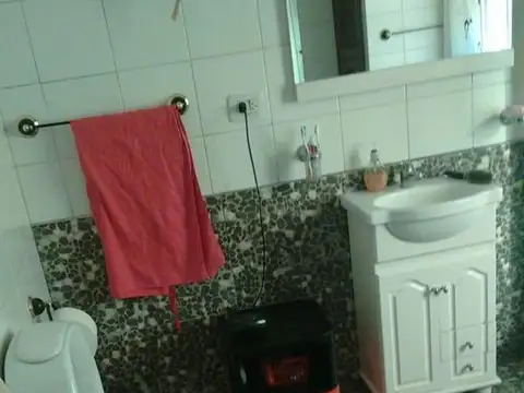 Casa en venta - 3 Dormitorios 1 Baño - Cochera - 1700Mts2 - Miramar