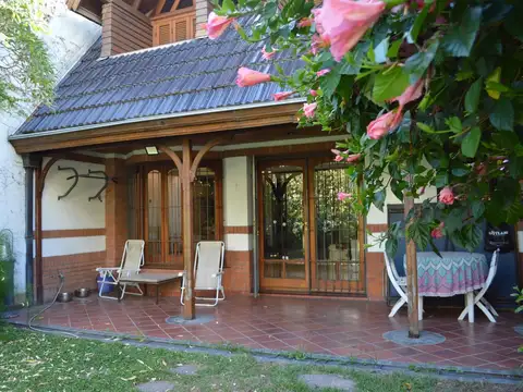 Casa de 4 ambientes en Lomas de Zamora Apto Crédito