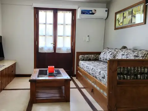 Casa 2 ambientes con 1 baño