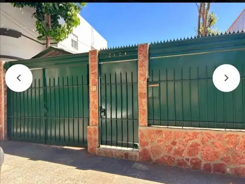 VENTA CASA EN FLORES DE 200M 6 DOR C 140M JARDIN Y PILETA!
