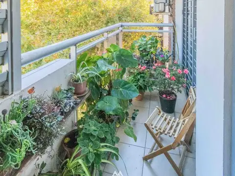 VENTA POCITOS NUEVO DOS DORMITORIOS Y GARAJE