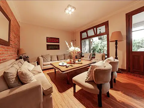 Casa en Venta con 4 cocheras