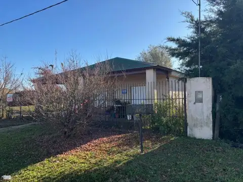 Casa sobre lote de 2025 m2 en Doyle (son 3 lotes)