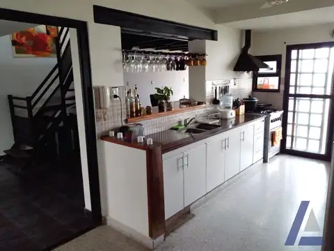 Hermosa casa de 4 dormitorios en venta