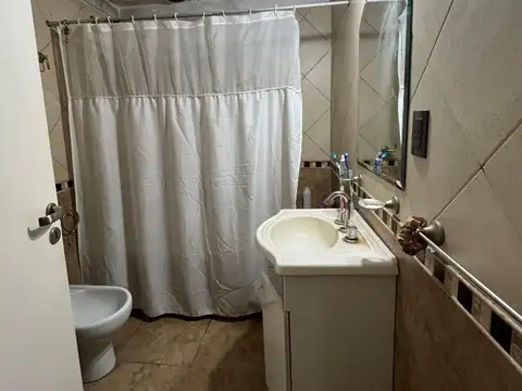 DEPTO EN PRIMER PISO EN GUTIÉRREZ U$S 59.000.-