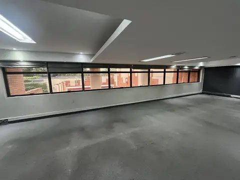 Oficina Monoambiente con 4 baños