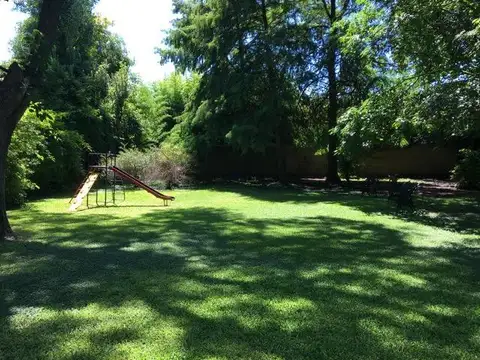 Casa en Venta con 3 cocheras