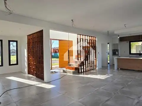 Casa 5 ambientes con 3 baños