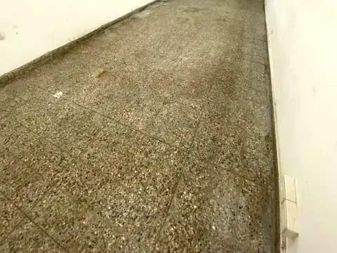 LOCAL COMERCIAL, SUPERFICIE TOTAL DE 40 M2 (Aprox),CON BAÑO Y VIDRIERA, A MTS. DE AV. SAN MARTÍN