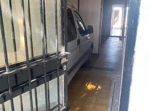 Casa 2 Dormitorios con Local Comercial, Capitan Bermudez