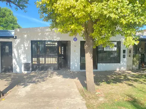 Casa 2 Dormitorios con Local Comercial, Capitan Bermudez