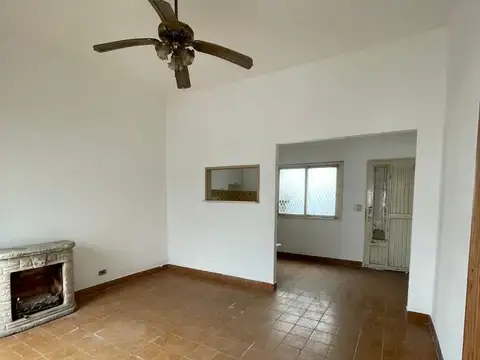 Casa 3 ambientes con 1 baño