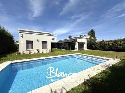 Casa en Venta en Haras Santa Maria, Barrio Los Robles, Escobar, G.B.A. Zona Norte