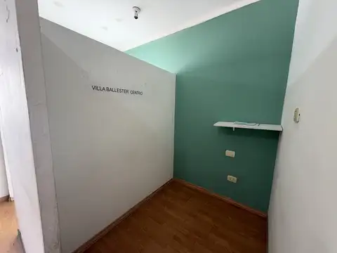 Excelente oficina comercial de 32 m2 con toilette y cocina, muy luminosa en el centro de Villa Ballester