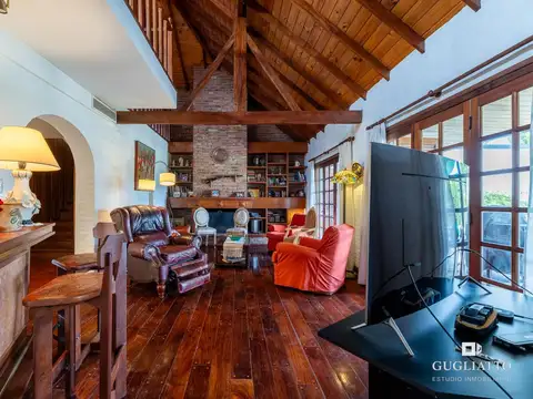 Excelente propiedad en B° Banco Pcia. con 3 dorm. y piscina