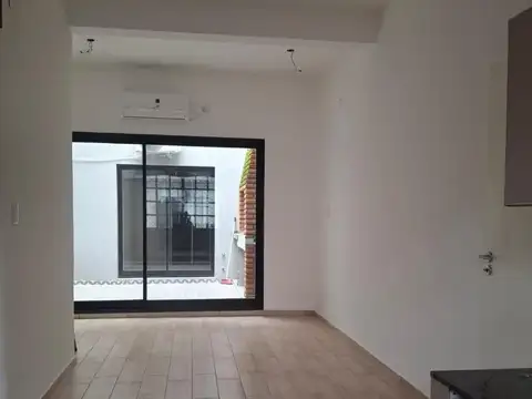 Depto Tipo Casa en Alquiler de 4 ambientes