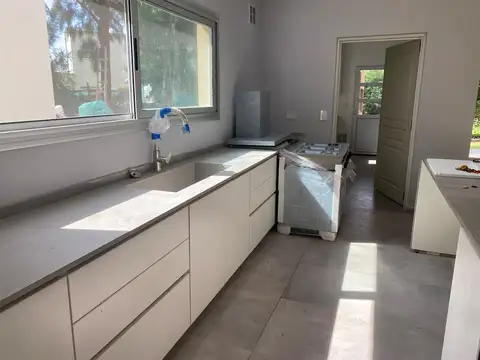 EXcelente casa a estrenar en Country El lBosque