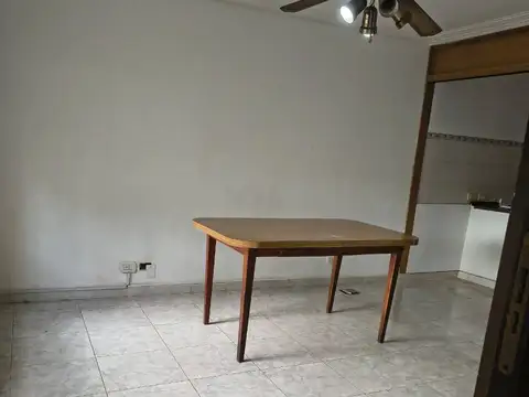 Depto Tipo Casa en Alquiler en Lanús Este, $ 600.000