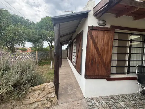 Casa 3 ambientes con 2 baños