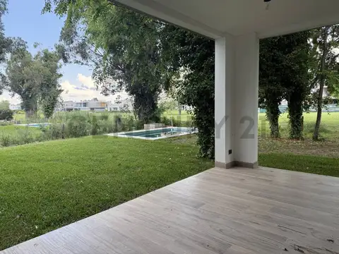 152 6300, Piso 0