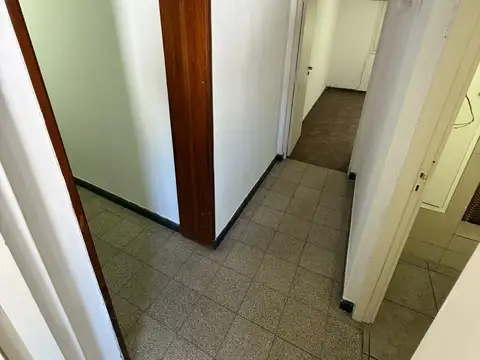 Tres dormitorios - Departamento en segundo piso por escalera. Luminoso. Entrega Inmediata