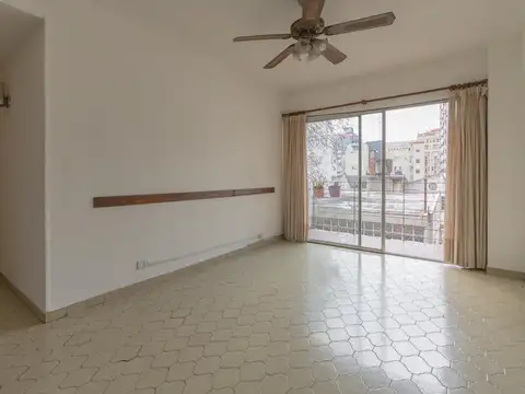 Departamento en Almagro - 4 ambientes al frente con balcon - Baño y toilette - cerca Subte Loria