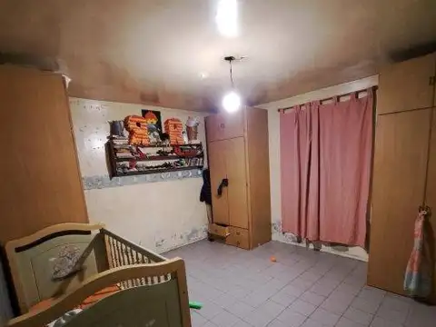 ¡CASA EN VENTA - LONGCHAMPS!